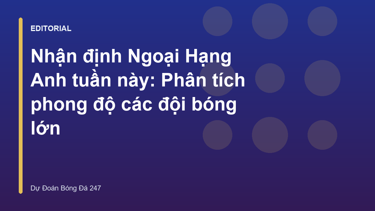 Cầu thủ Ngoại Hạng Anh đang thi đấu trên sân cỏ
